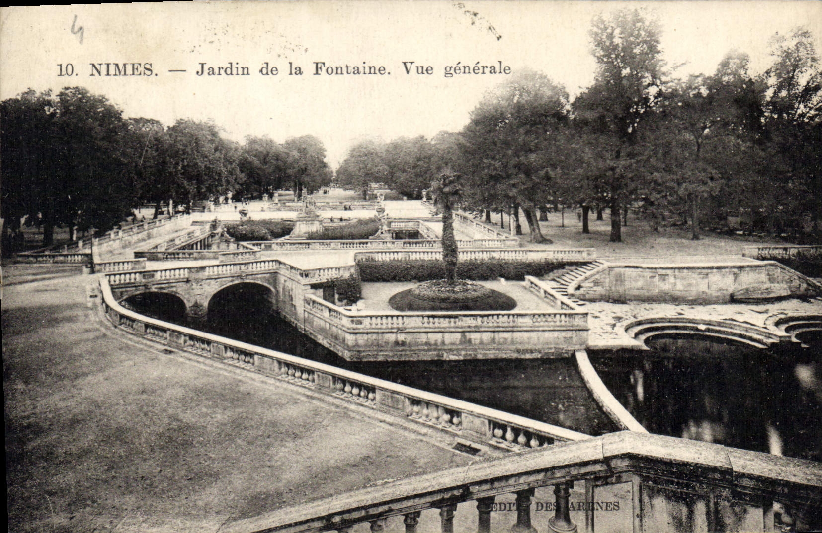 CPA Nimes Jardin de la Fontaine Vue generale
