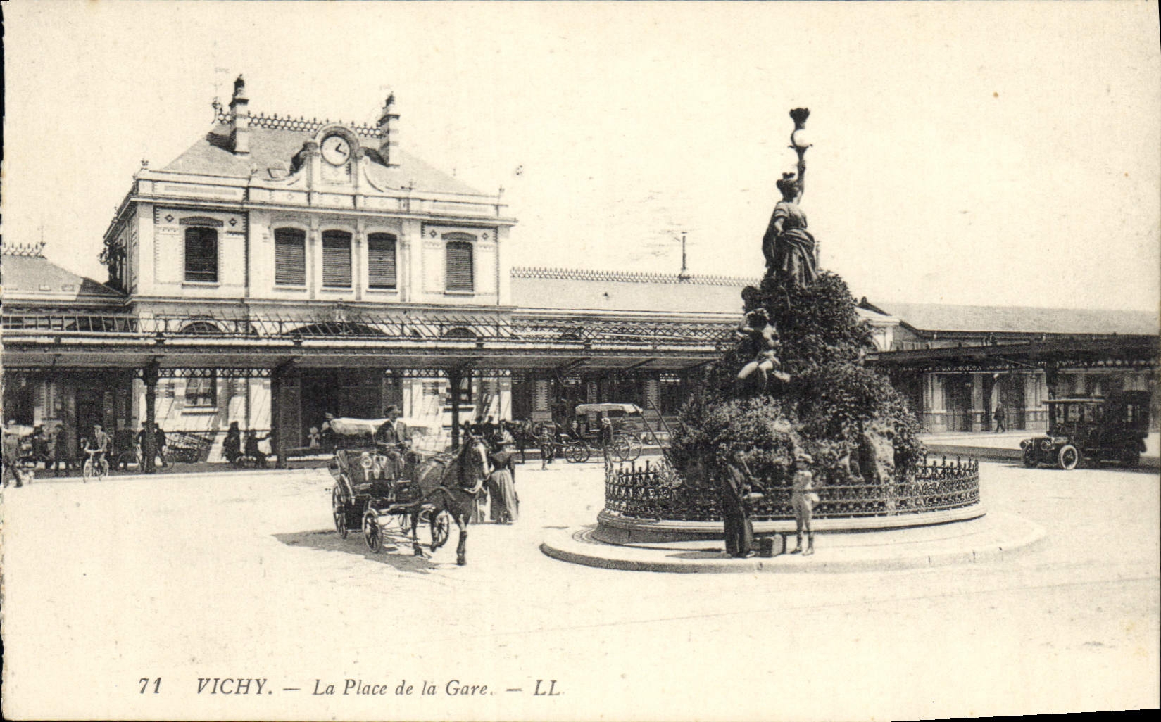 CPA Vinchy La Place de la Gare 