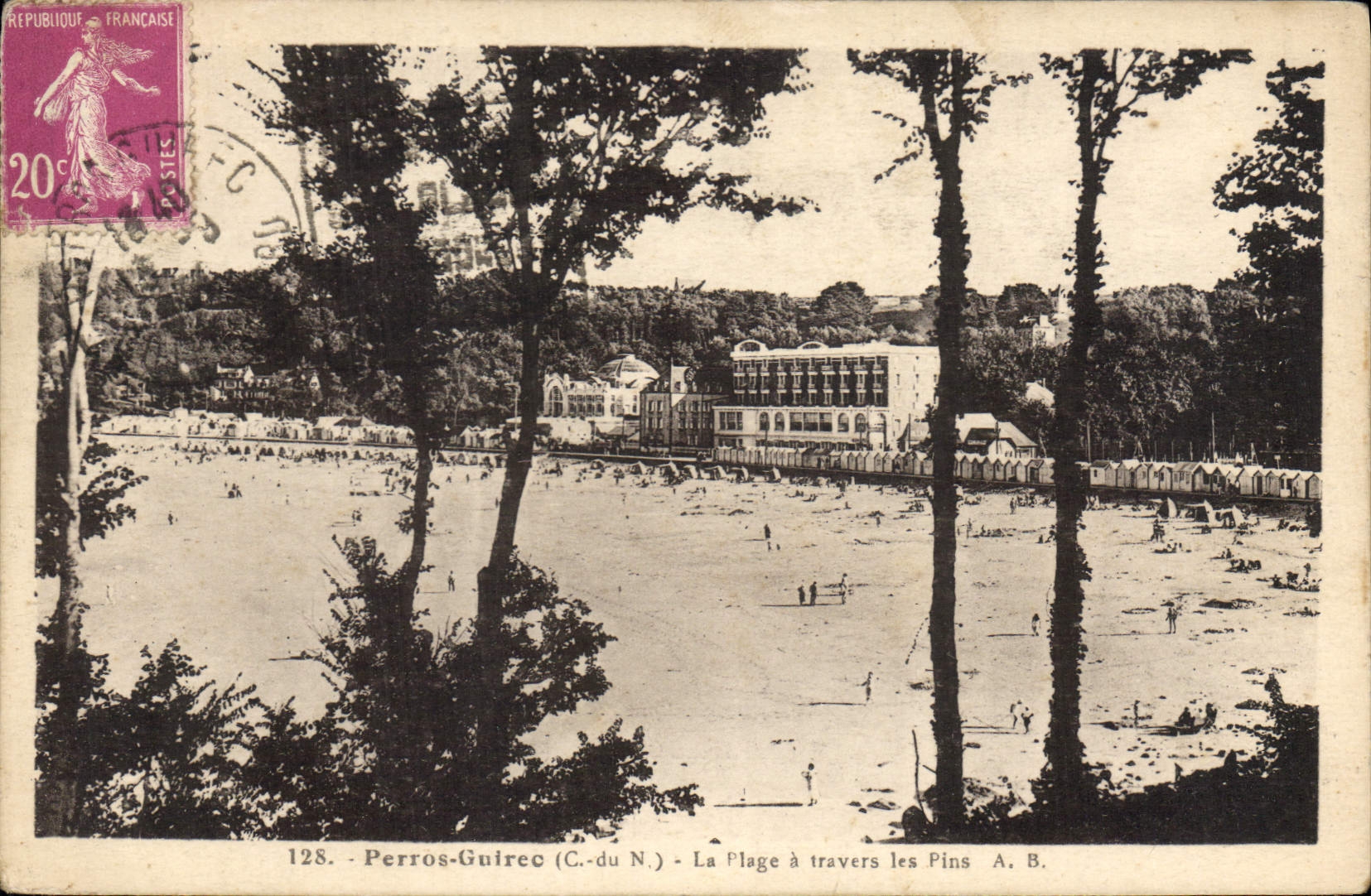 CPA Perros Guirec C du N La Plage a travers les Pins