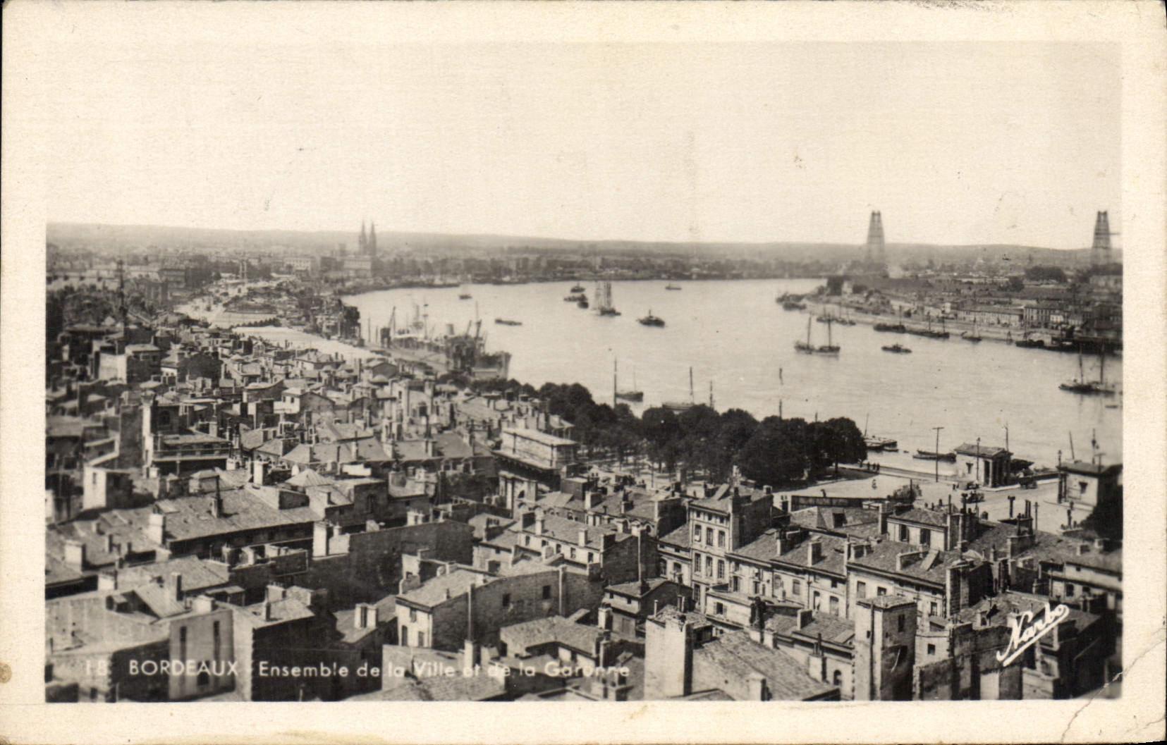 CPA Bordeaux Ensemble de la Ville et la Garonne 