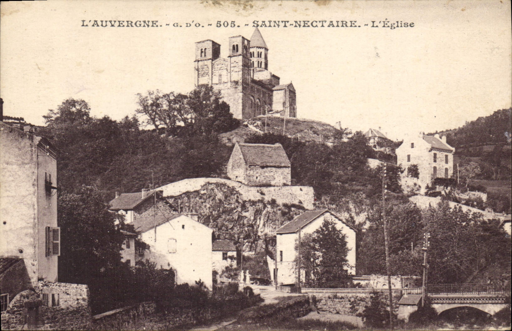 CPA l'Auvergne Saint Nectaire l'Eglise 