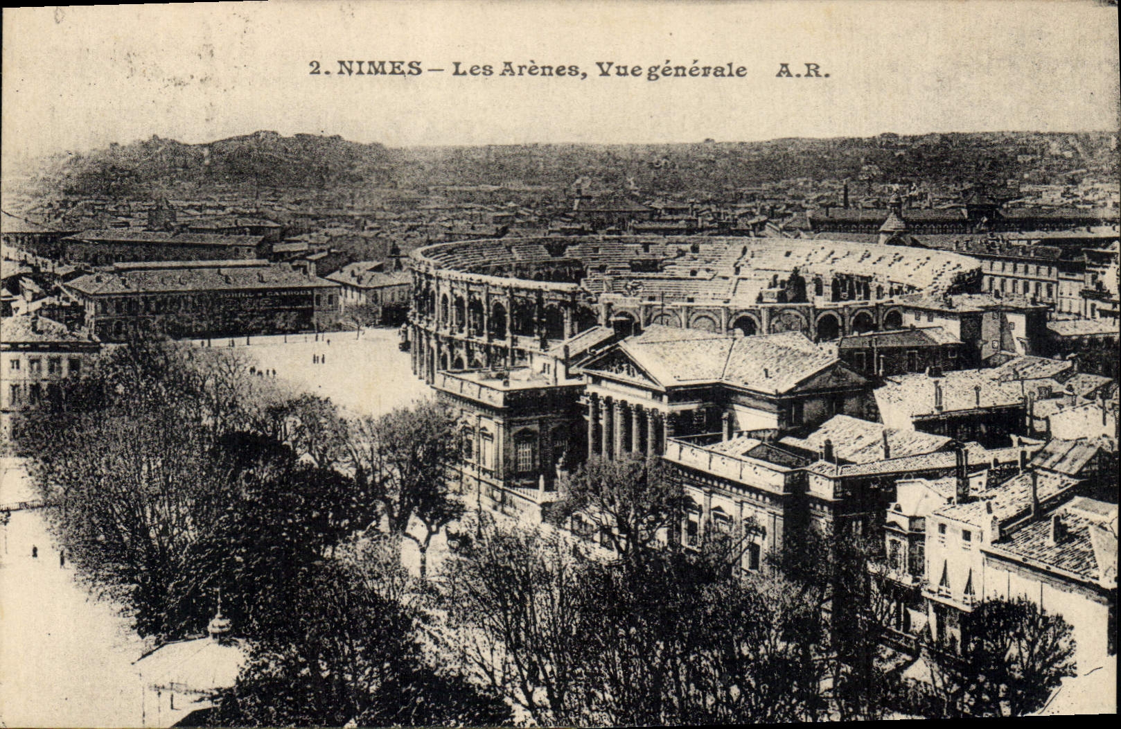 CPA Nimes Les Arenes Vue generale 