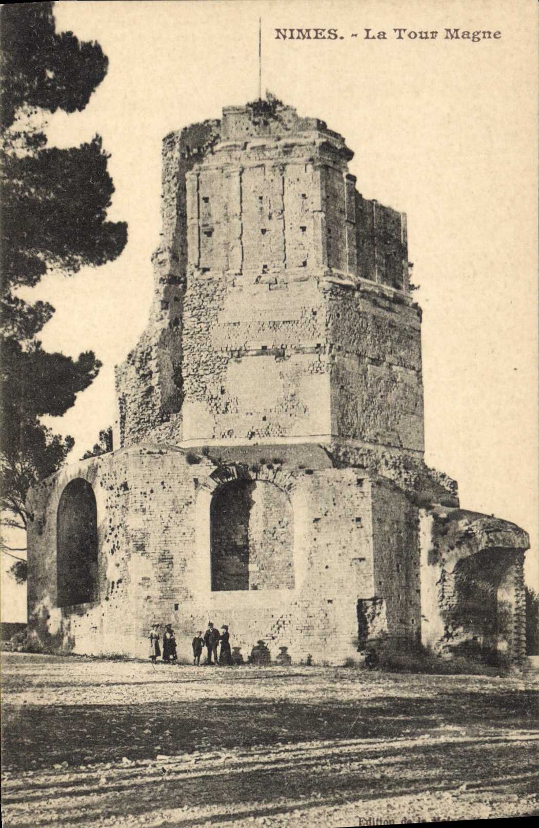 CPA Nimes La Tour Magne 
