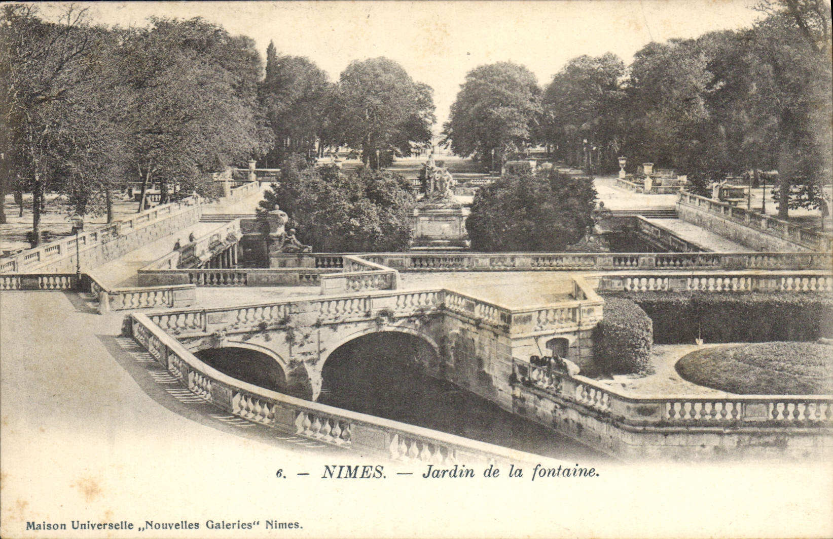 CPA Nimes Jardin de la Fontaine 