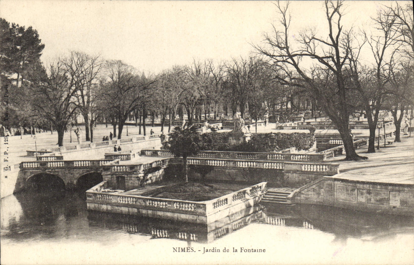 CPA Nimes Jardin de la Fontaine 