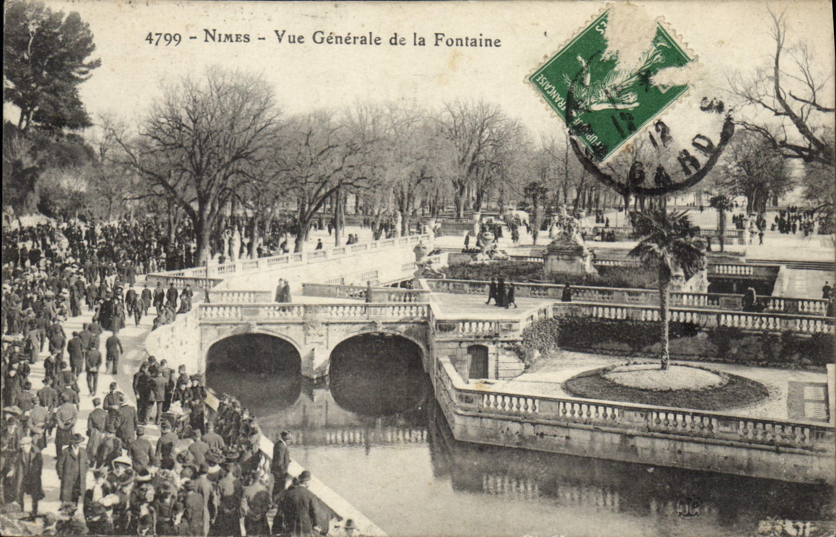 CPA Nimes Vue generale de la Fontaine 