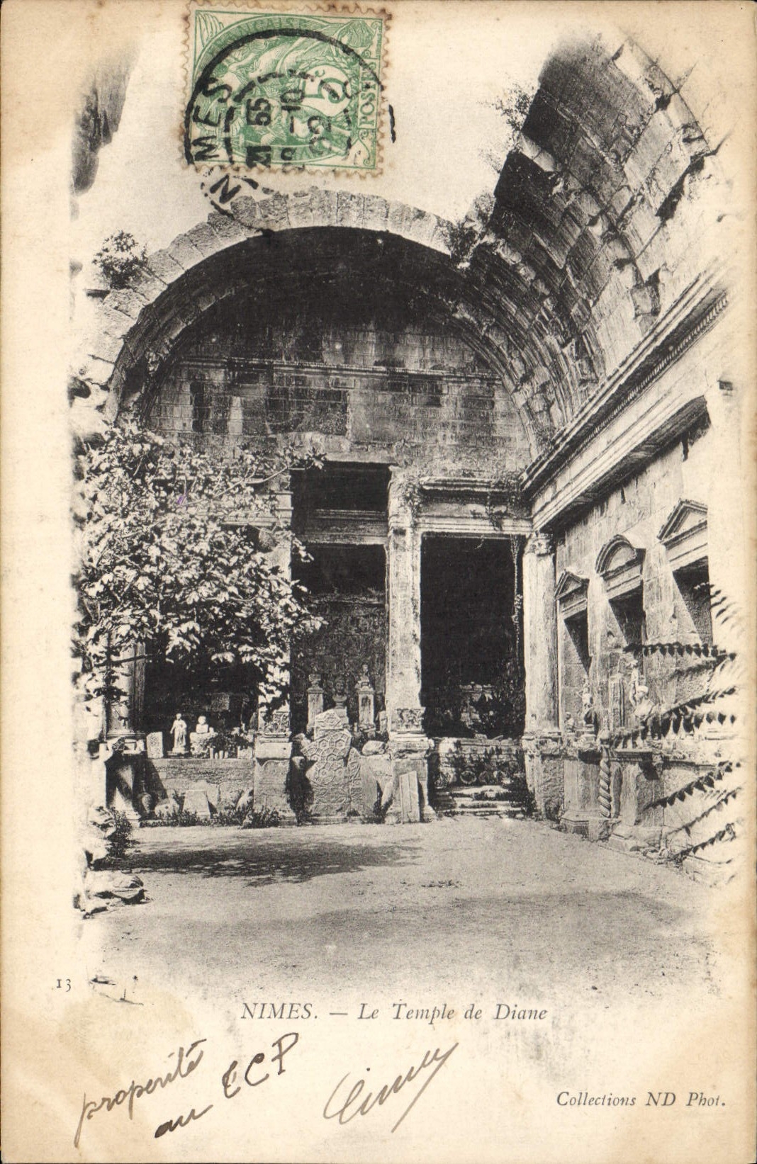 CPA Nimes Le Temple de Diane 
