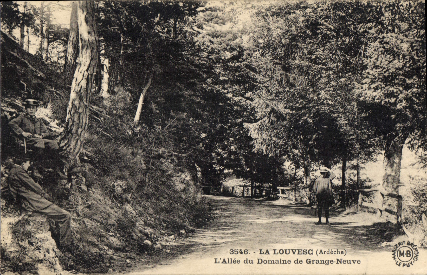 CPA La Louvesc Ardeche l'Allee du Domaine de Grande Neuve