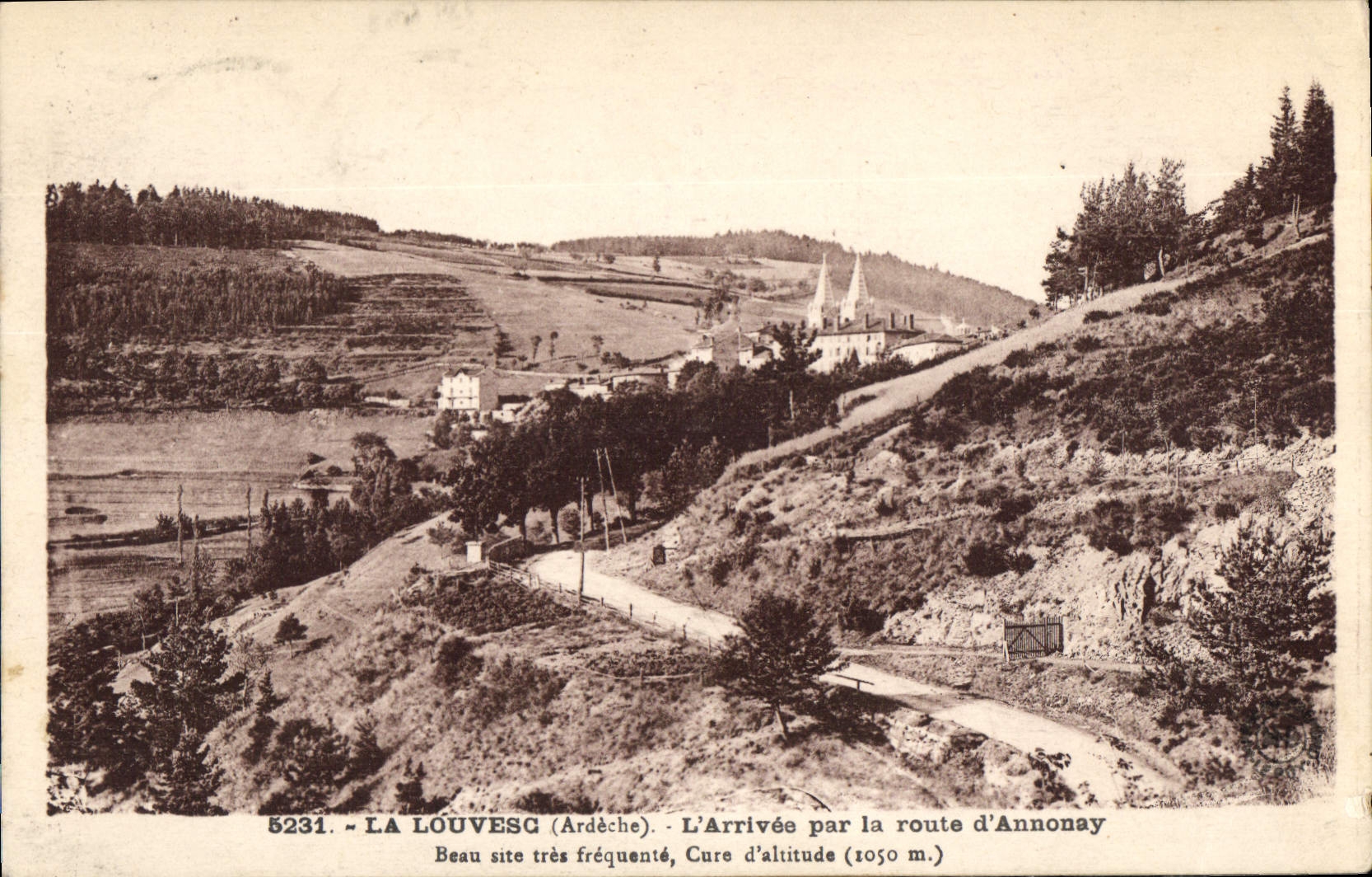 CPA La Louvesc Ardeche l'Arrivee par la route d'Annonay