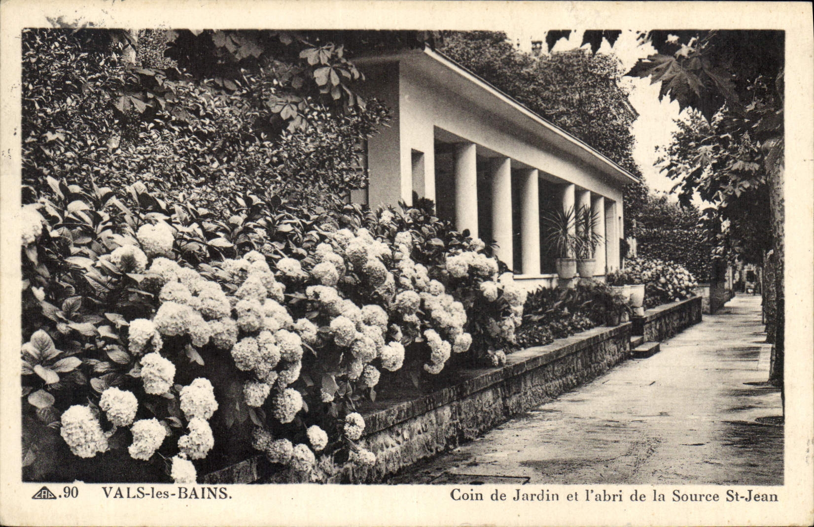 CPA Vals les Bains Coin de Jardin et l'Abri de la Source St Jean 