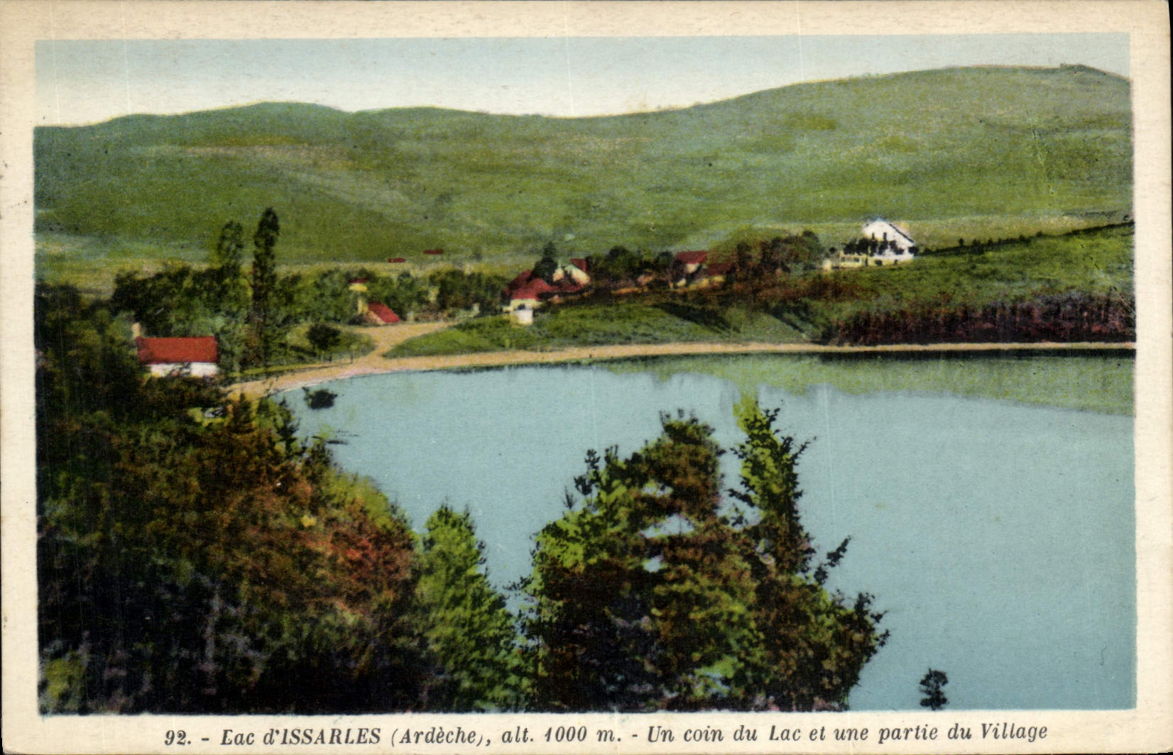 CPA Lac d'Issarles Ardeche Un Coin du Lac et une partite du Village 