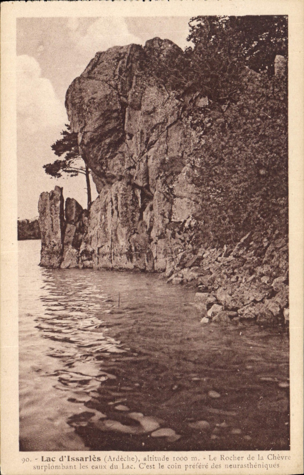 CPA Lac d'Issarles Ardeche Le Rocher de la Chevre 