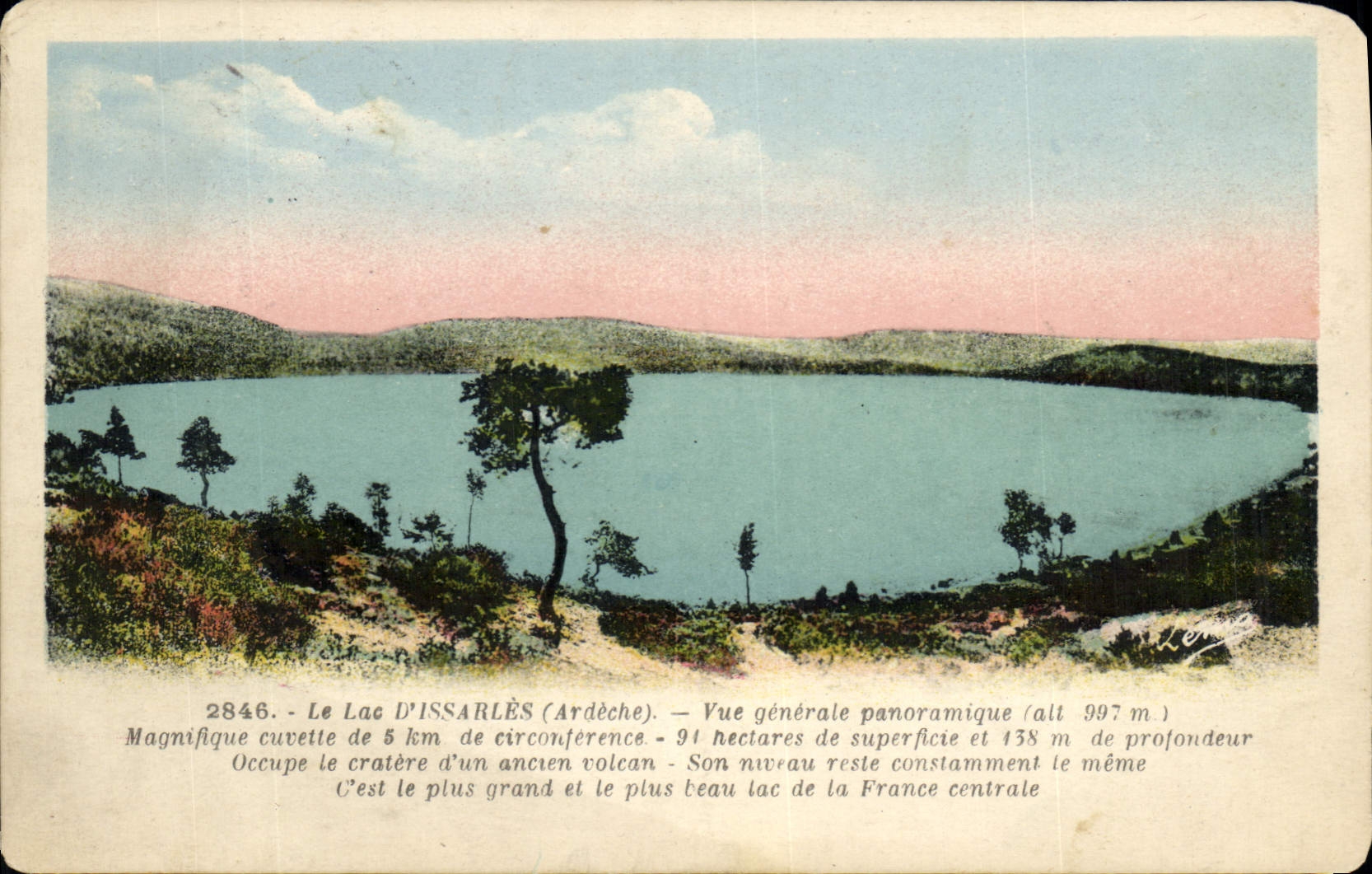 CPA Le Lac d'Issarles Ardeche Vue generale panoramique 