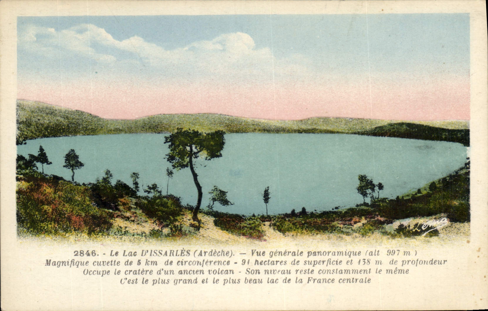CPA Le Lac d'Issarles Ardeche Vue generale panoramique 