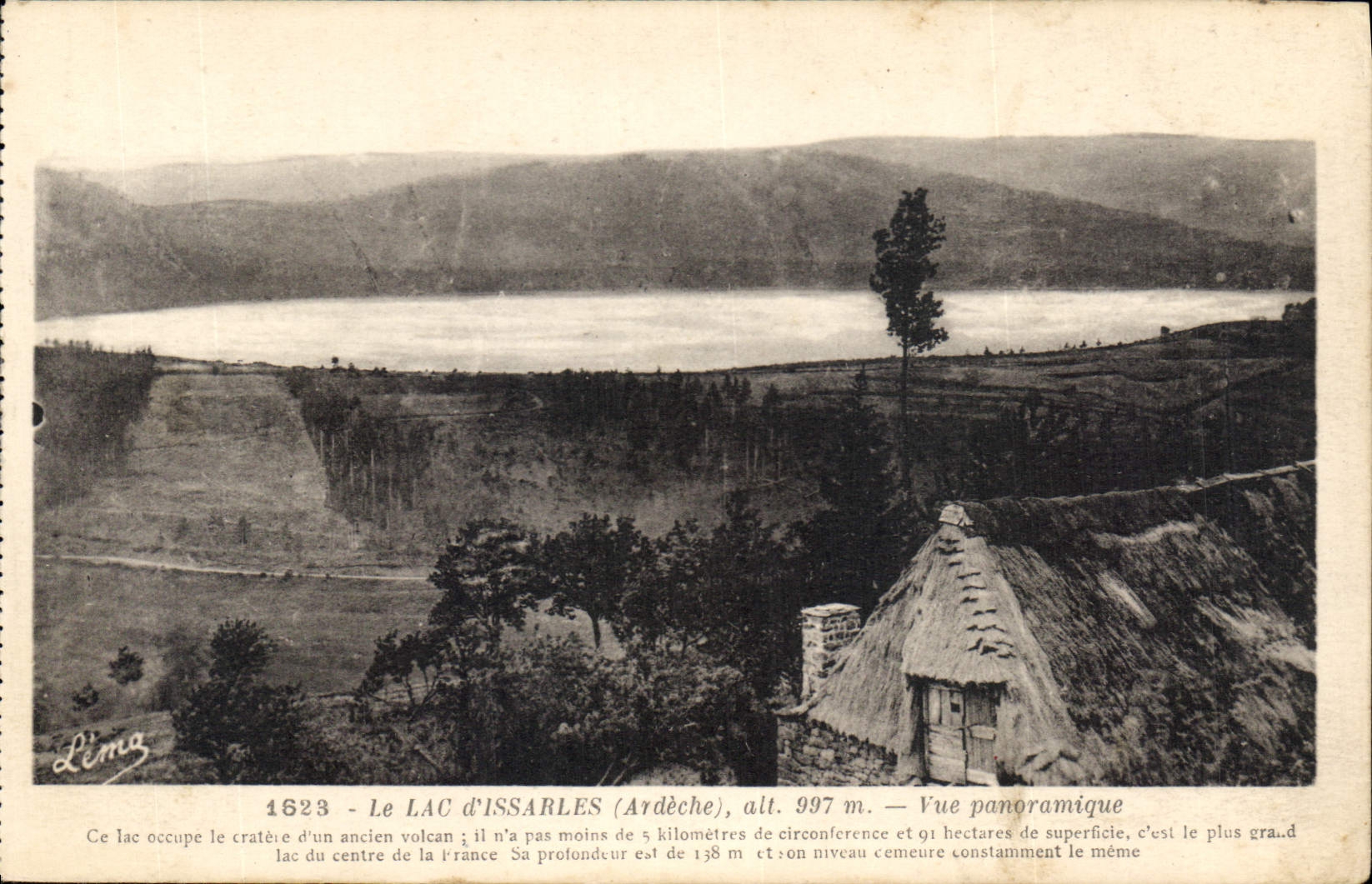 CPA Le Lac d'Issarles Ardeche Vue panoramique 