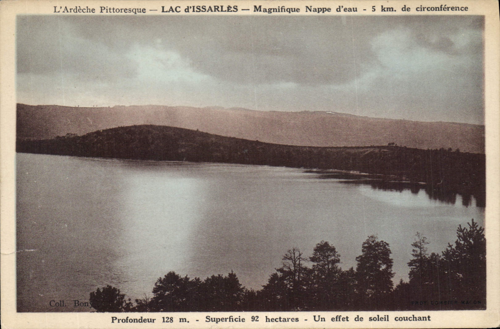CPA l'Ardeche Pittoresque Lac d'Issarles Magnifique Nappe d'eau 
