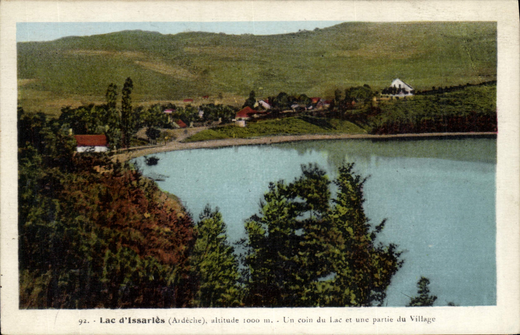CPA Lac d'Issarles Ardeche Un coin du Lac et une partite du Village