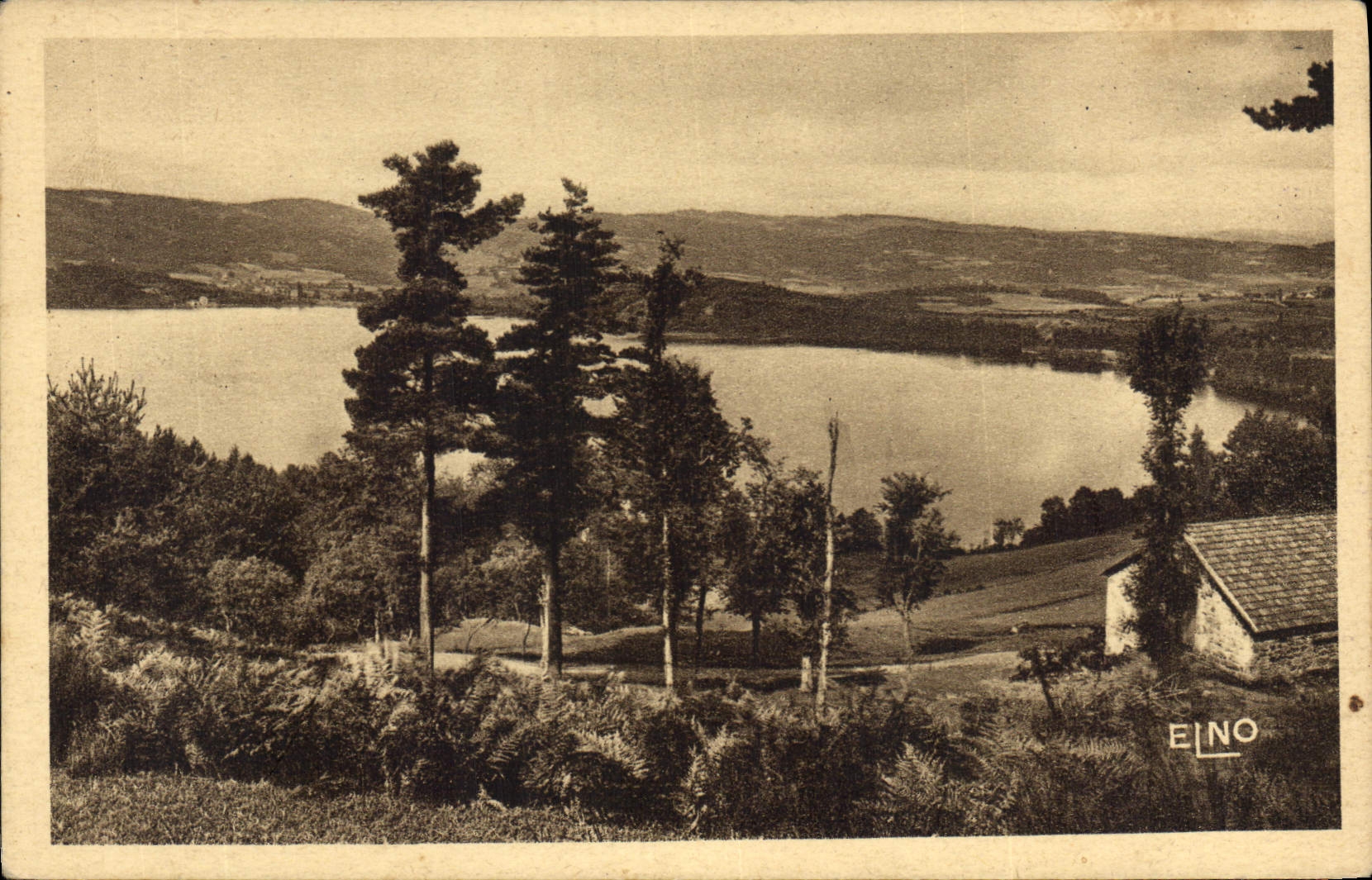 CPA Lac d'Issarles Ardeche Vue panoramique 