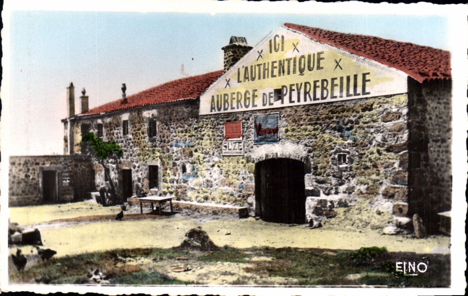 CPA l'Auberge Sanglante de Peyrebeille Ardeche Actuallement denommee l'Auberge rouge Facade Principa