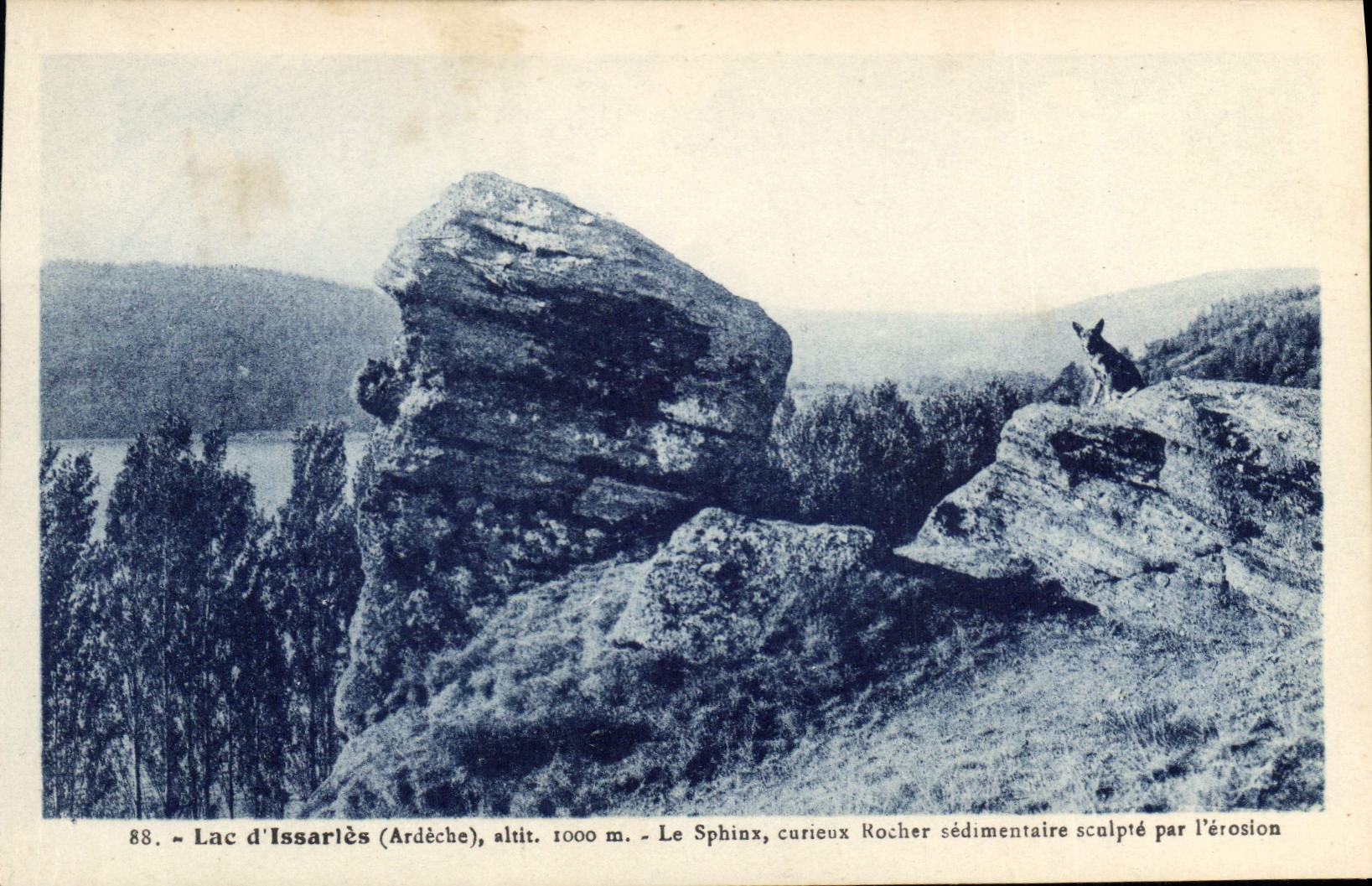 CPA Lac d'Issarles Ardeche Le Sphinx curieux Rocher Chien
