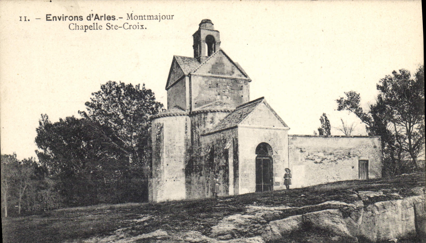 CPA Environs d'Arles Montmajour Chapelle Ste Croix