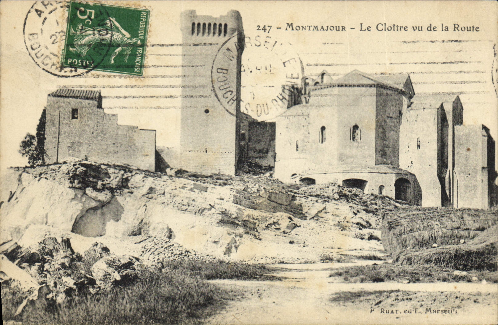 CPA Montmajour le Cloitre vu de la Route 