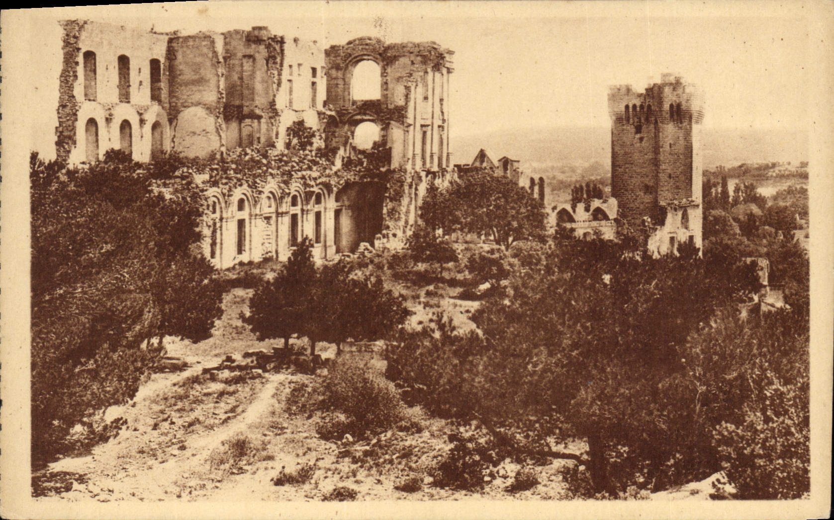 CPA Montmajor Bouches du Rhone ensemble des Ruines aux Moines cote sud ouest