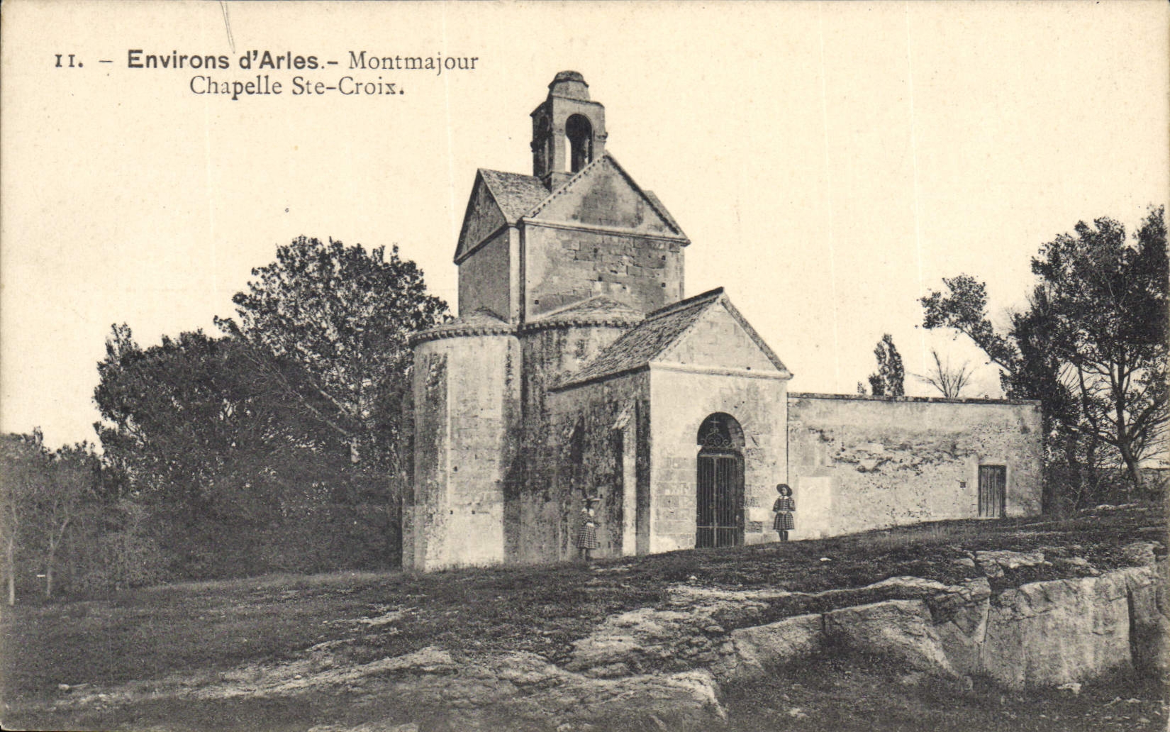 CPA Environs d'Arles Montmajour Chapelle Ste Croix