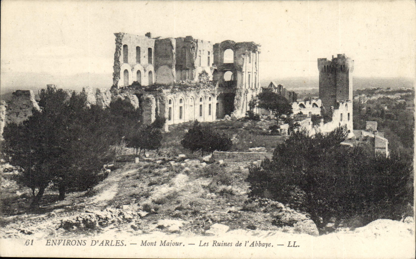 CPA Environs d'Arles Mont Majour les Ruines de l'Abbaye