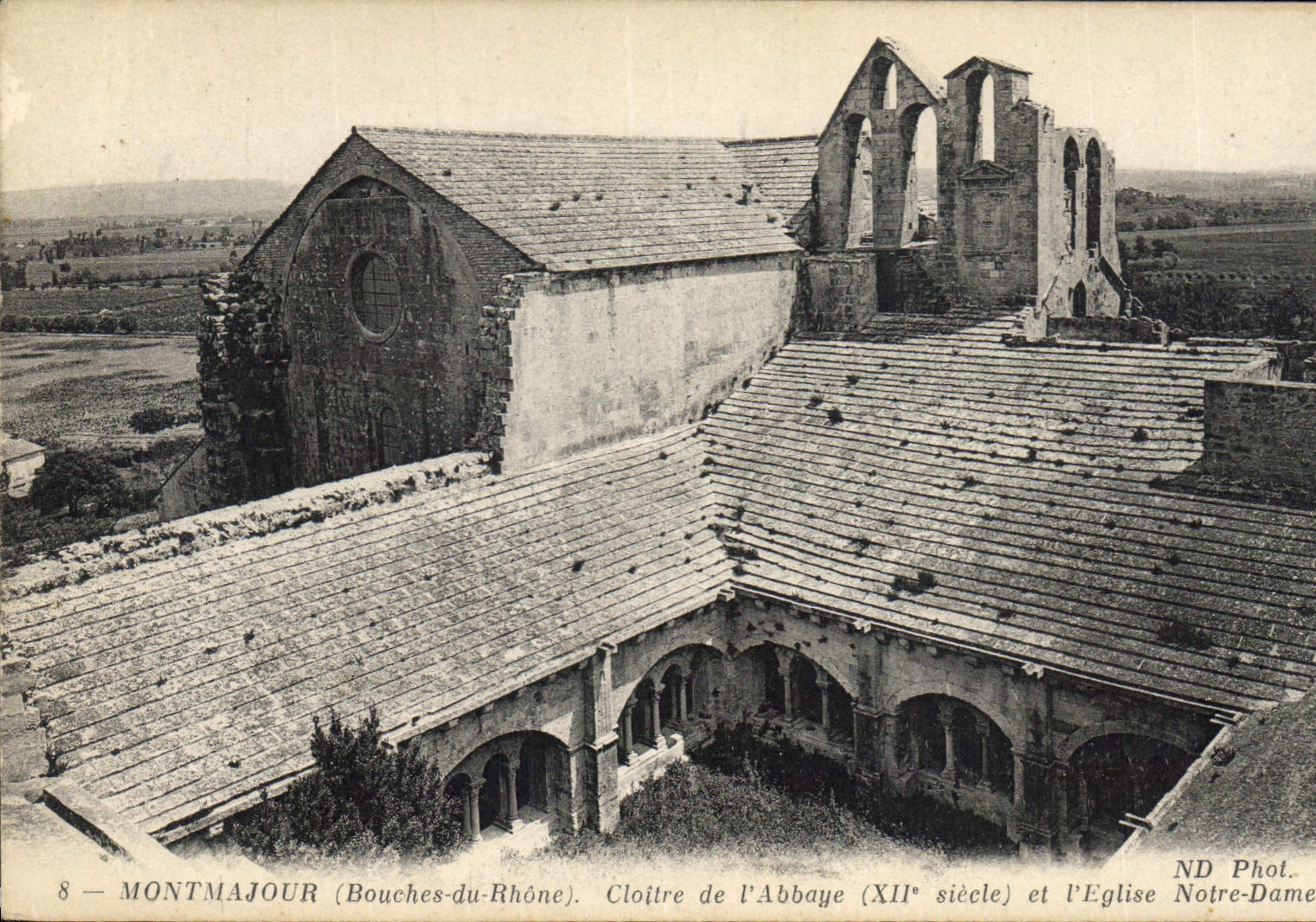 CPA Montmajour Bouches du Rhone Cloitre de l'Abbaye XII siecle et l'eglise Notre Dame
