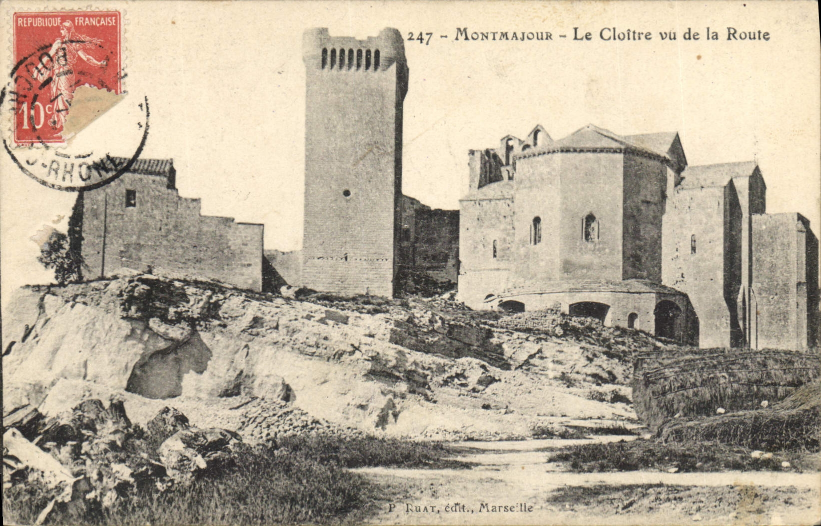 CPA Montmajour le Cloitre vu de la Route 