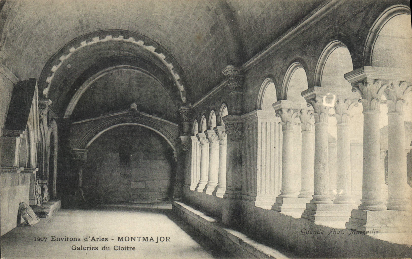 CPA Environs d'Arles Couvent de Montmajor Galeries du Cloitre 