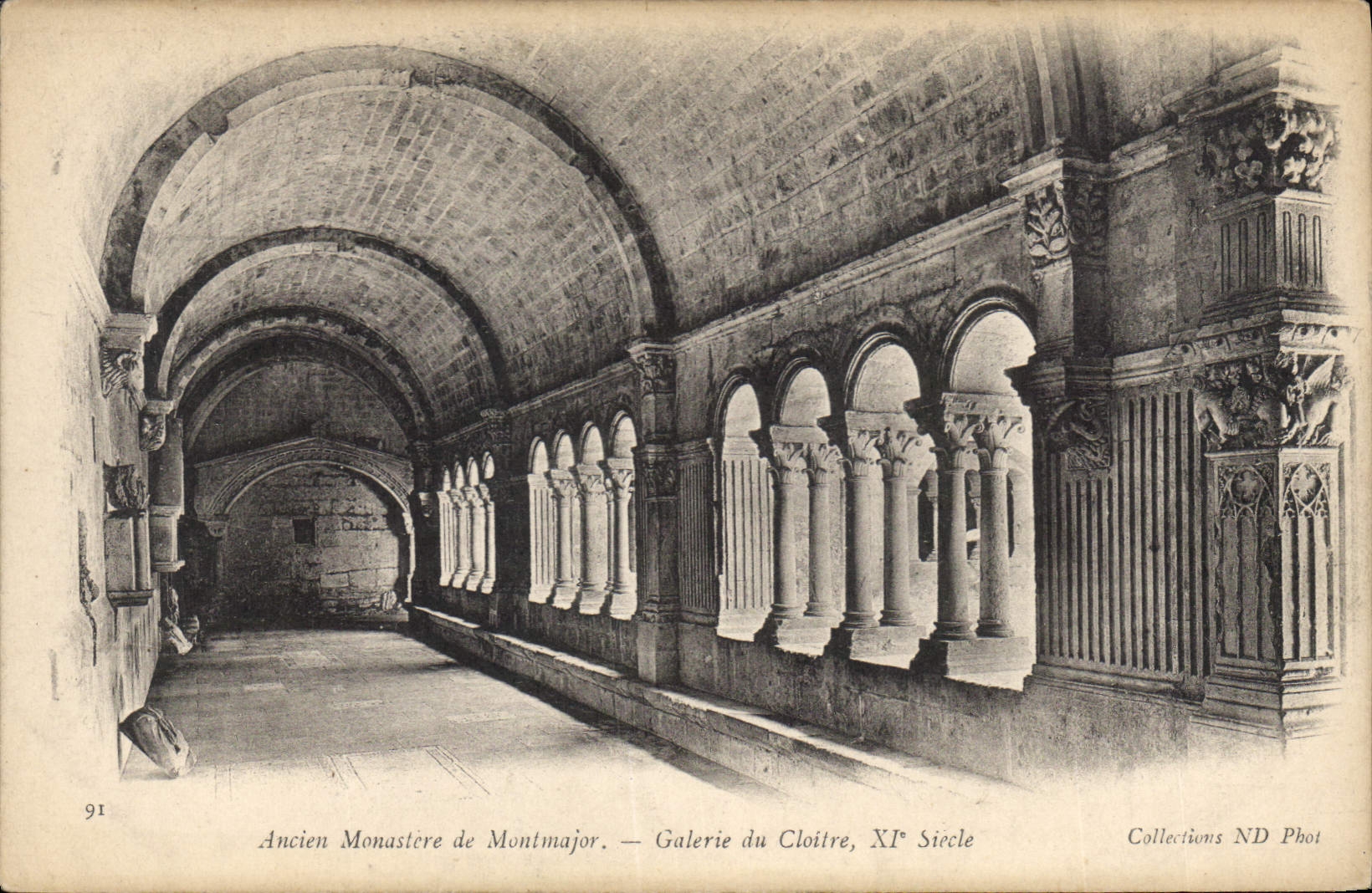 CPA Ancien Monastere de Montmajor Galerie du Cloitre XI siecle 