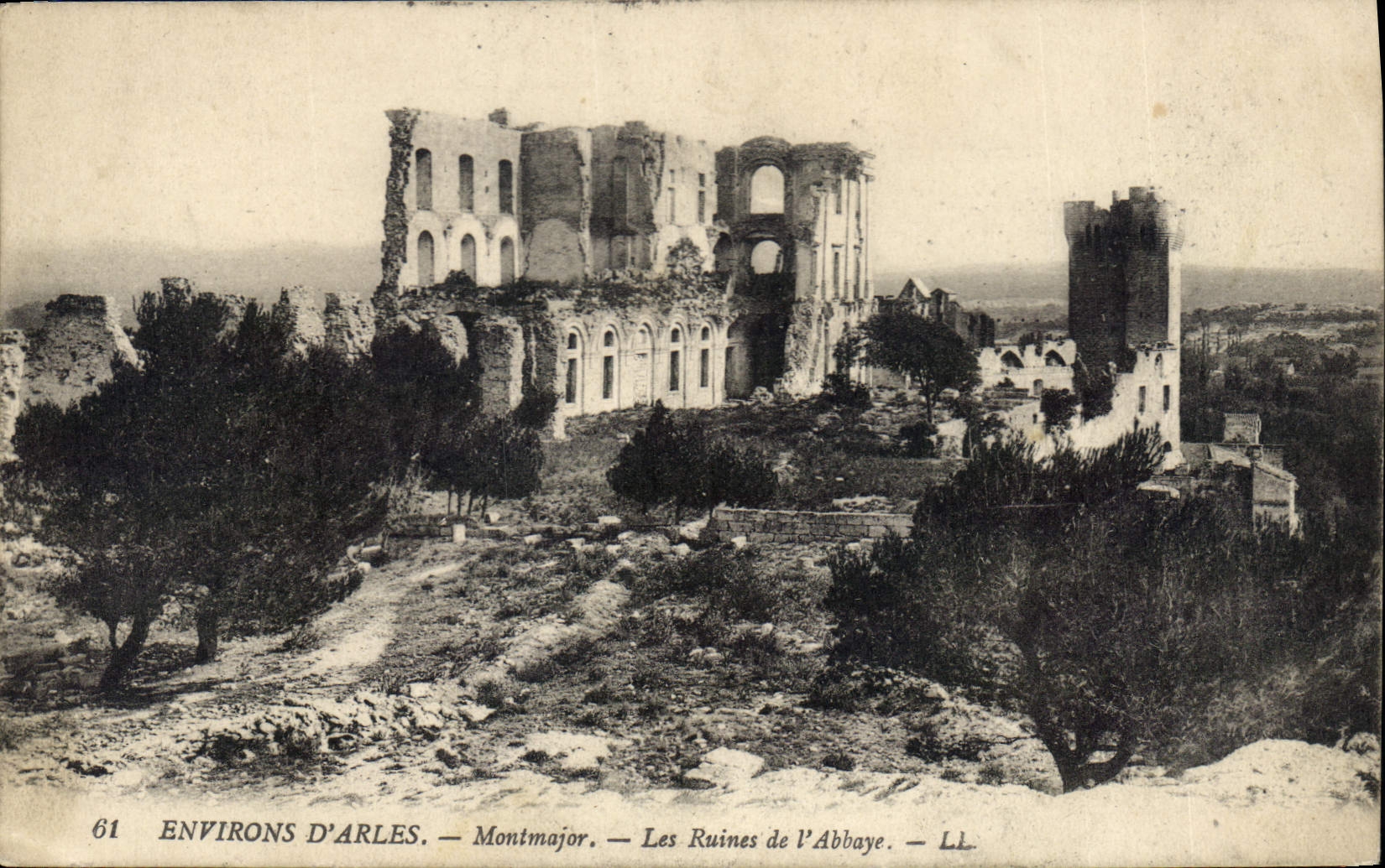 CPA Environs d'Arles Montmajour les Ruines de l'Abbaye