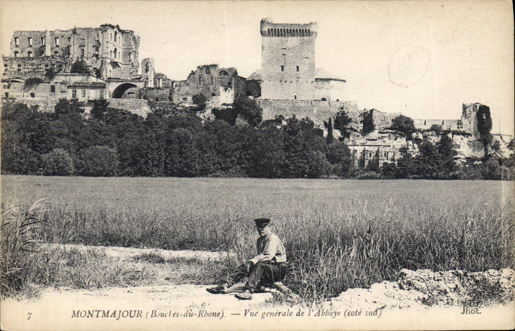 CPA Montmajour Bouches du Rhone vue generale de l'Abbaye Cote Sud 