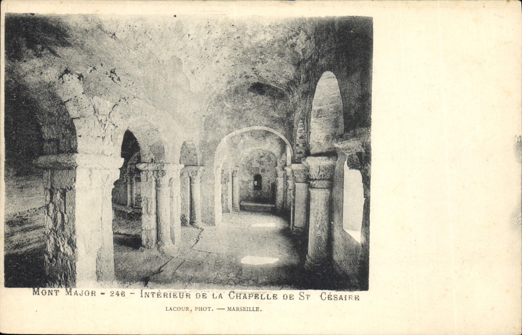 CPA Mont Major Interieur de la Chapelle de St Cesaire 