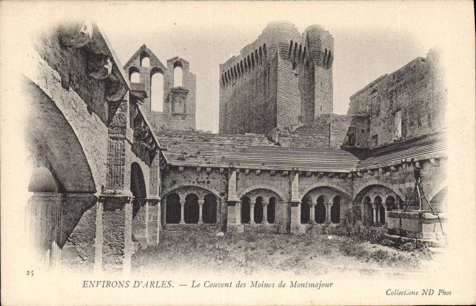 CPA Environs d'Arles le Couvent des Moines de Montmajour 