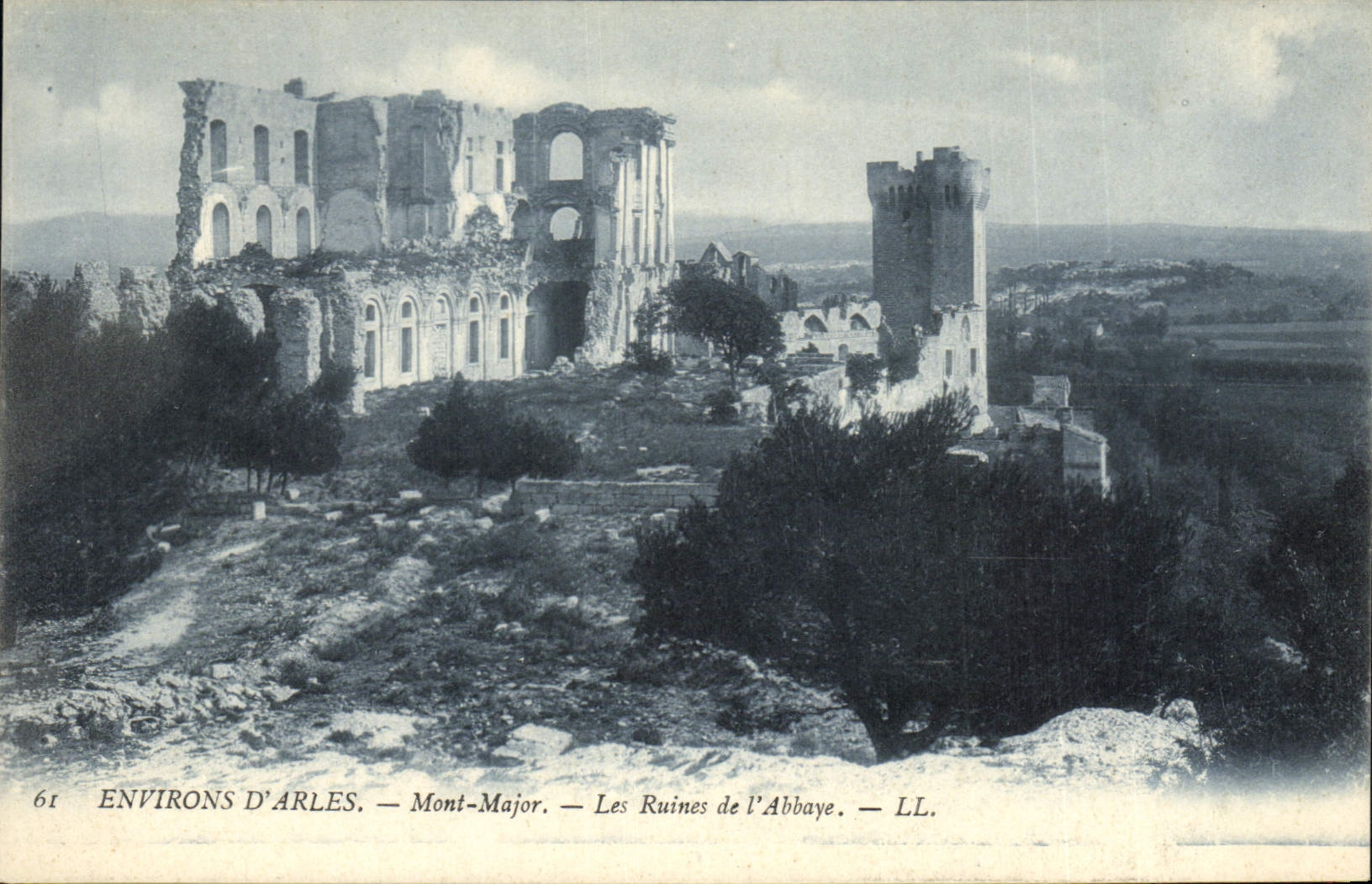 CPA Environs d'Arles Mont Major les Ruines de l'Abbaye
