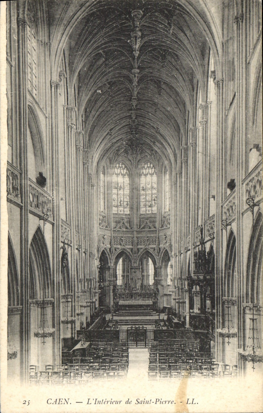 CPA Caen l'Interieur de Saint Pierre 