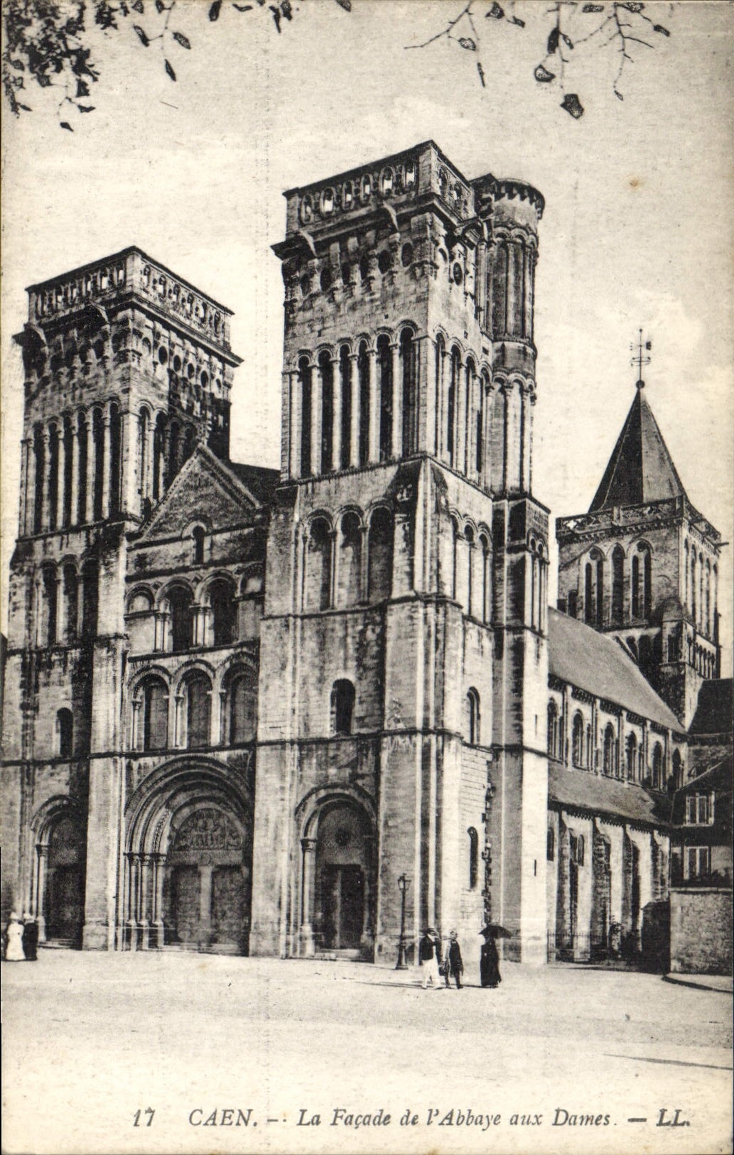 CPA Caen la Facade de l'Abbaye aux Dames 