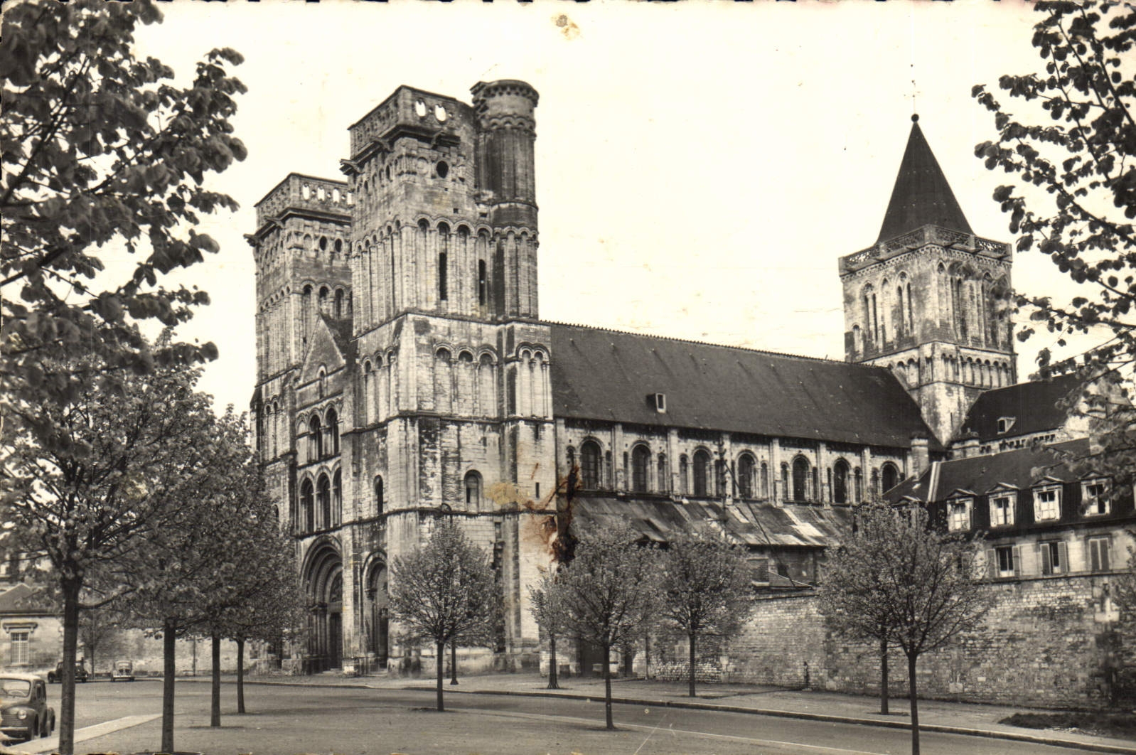 CPA Caen Calvados Abbaye aux Dames XI XVII siecle Eglise de la Trinite 