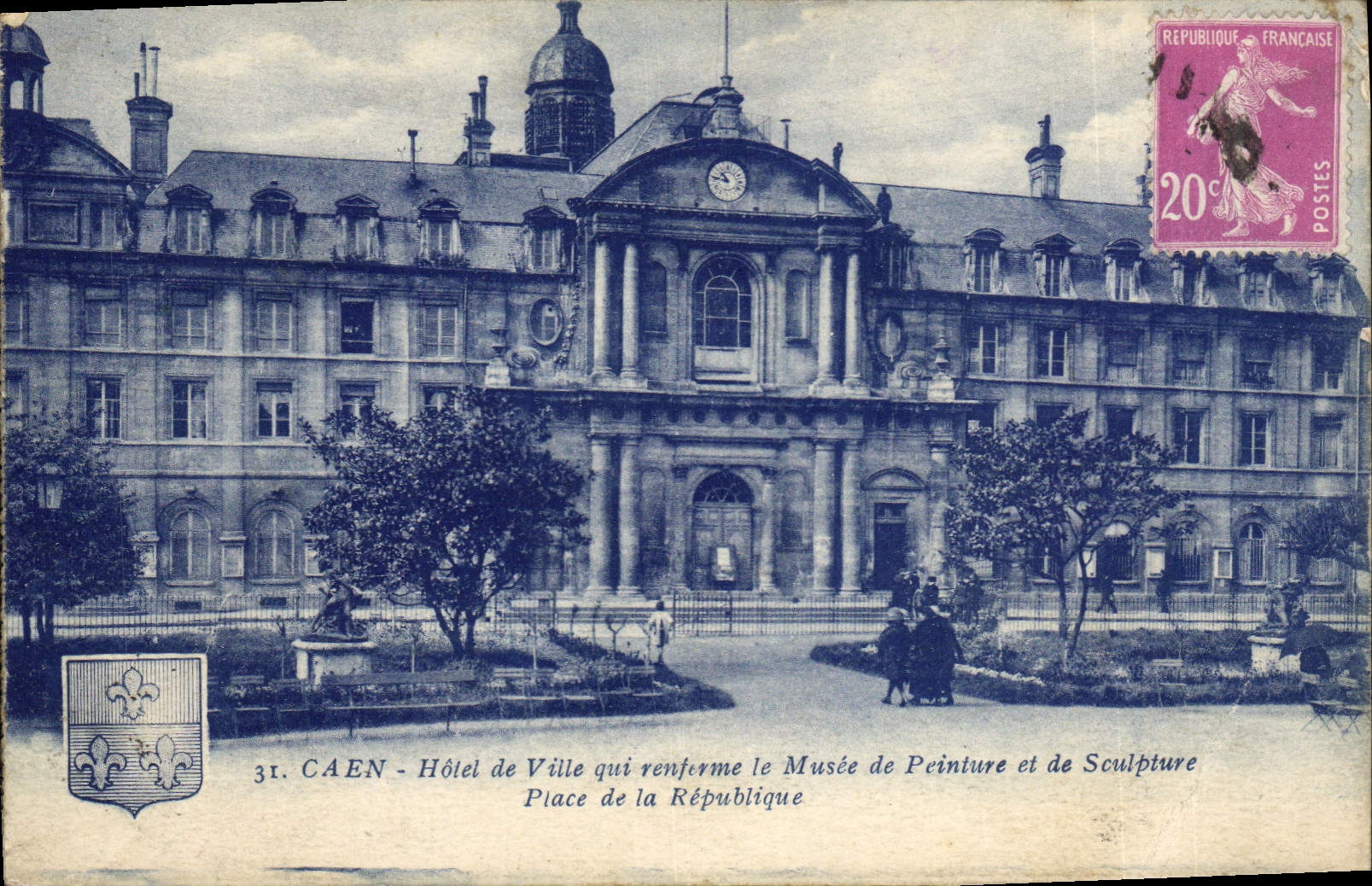 CPA Caen hotel de Ville qui renferme le Musee de la Peinture et de Sculpture Place de la Republique 