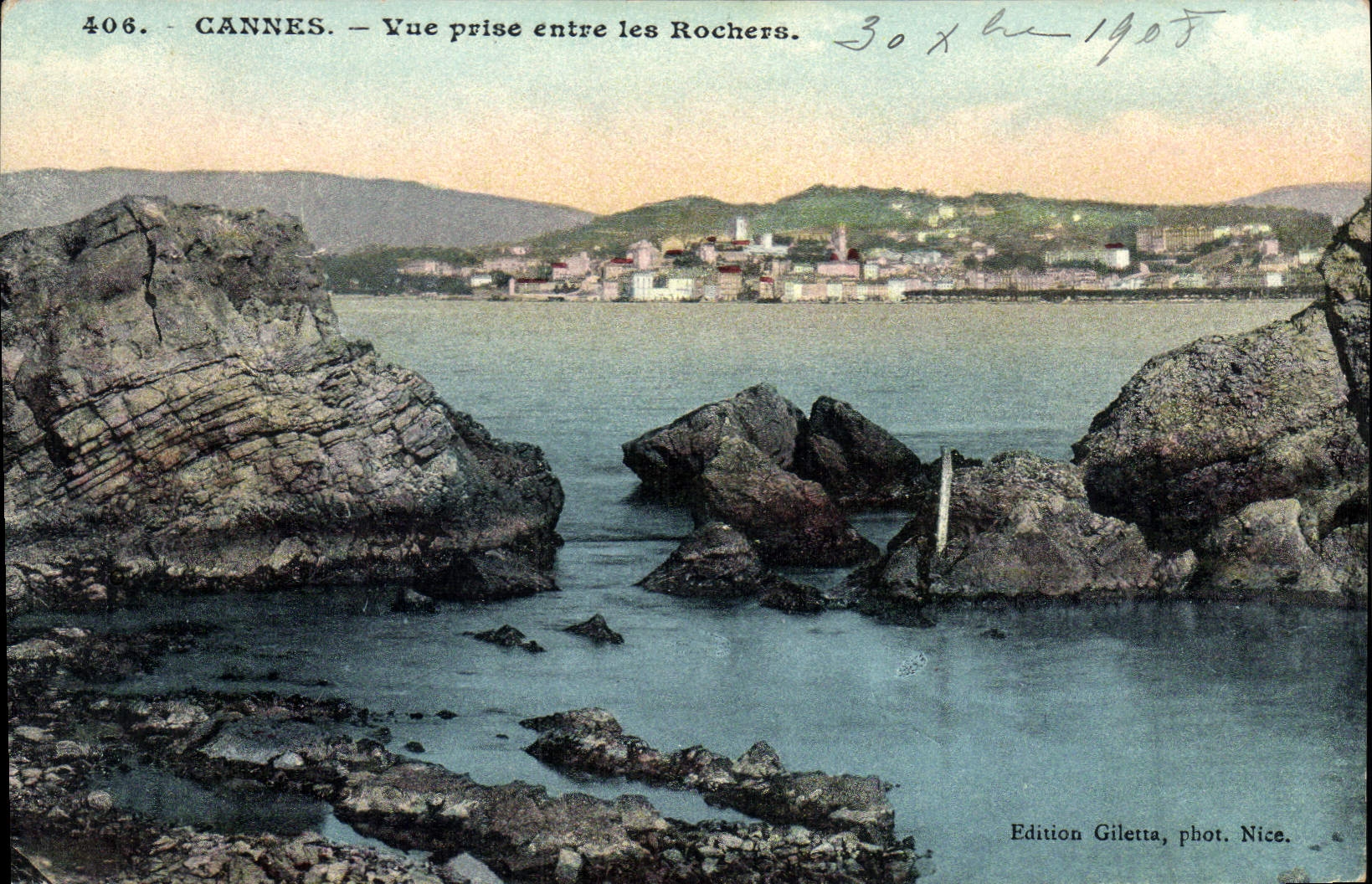 CPA Cannes vue prise entre les Rochers 