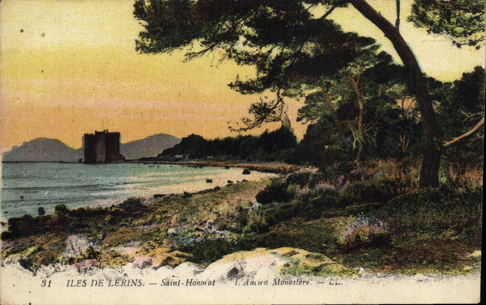 CPA Iles de Lerins Saint Honorat l'Ancien Monastere 