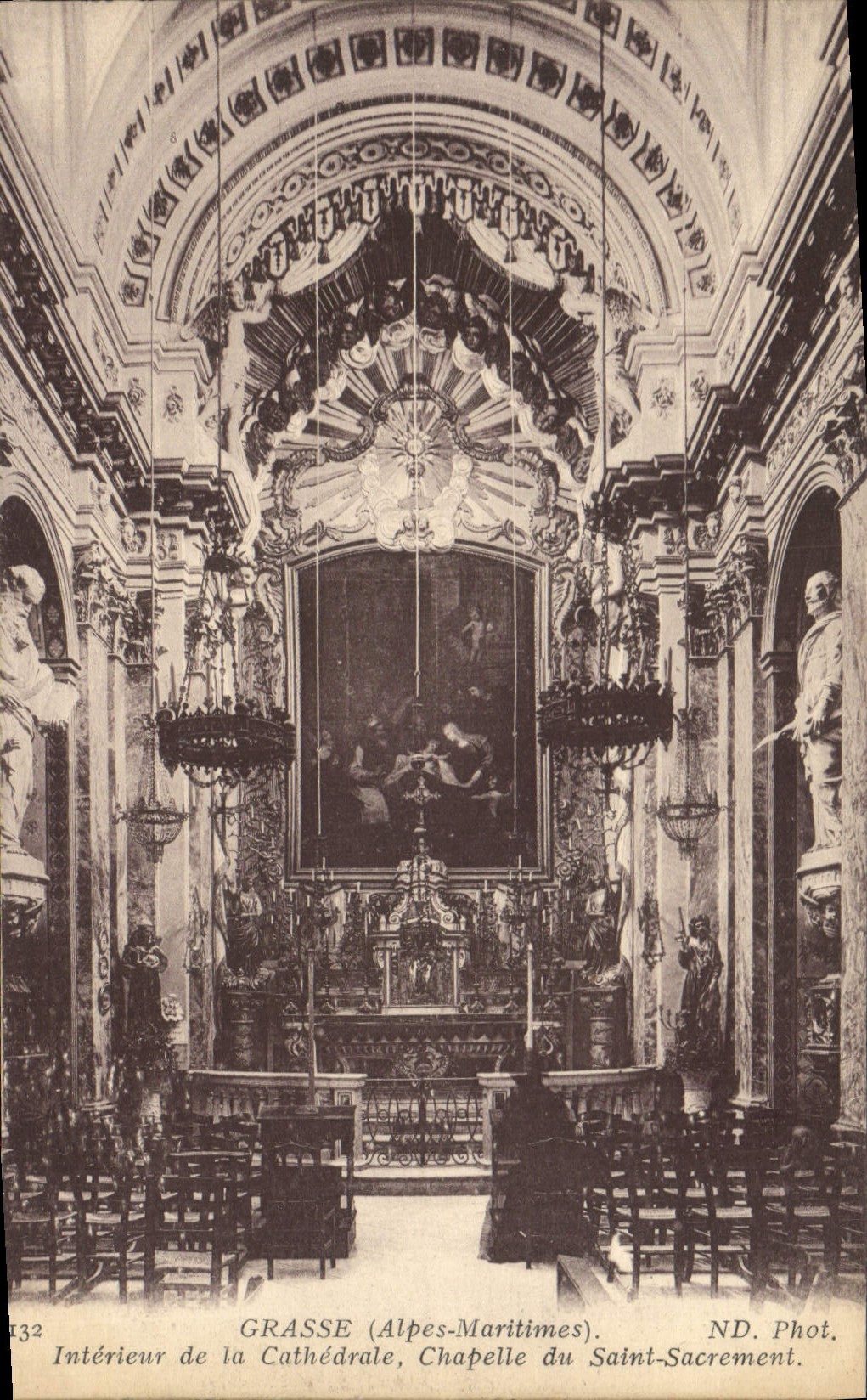CPA Grasse Alpes Maritimes interieur de la Cathedrale chapelle du Saint Sacrement 