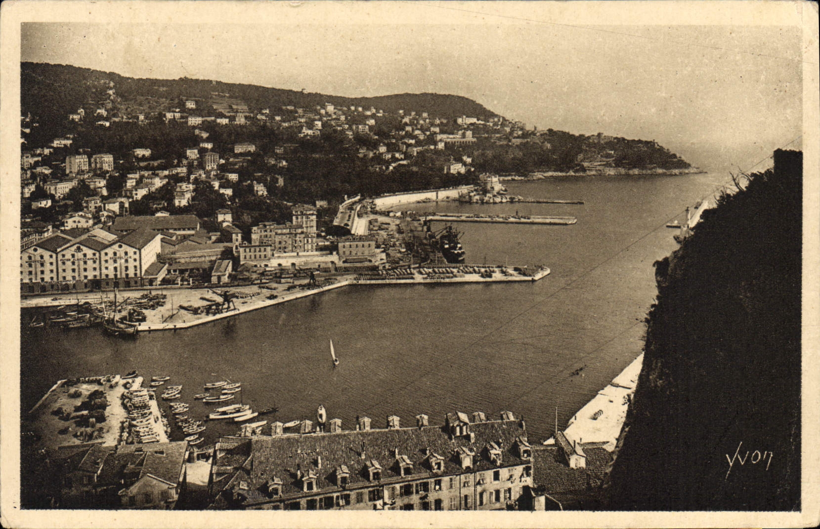 CPA Cote d'Azur Nice Alpes Maritimes entree du Port et Mont Boron 