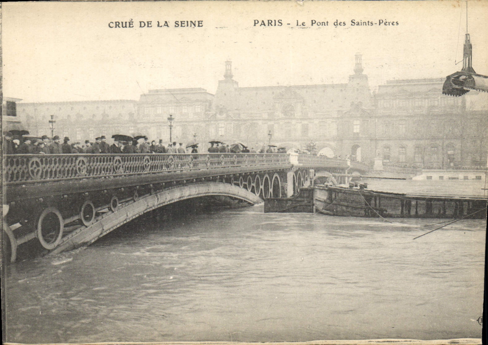 CPA Crue de la Seine Paris le Pont des Saints Peres 