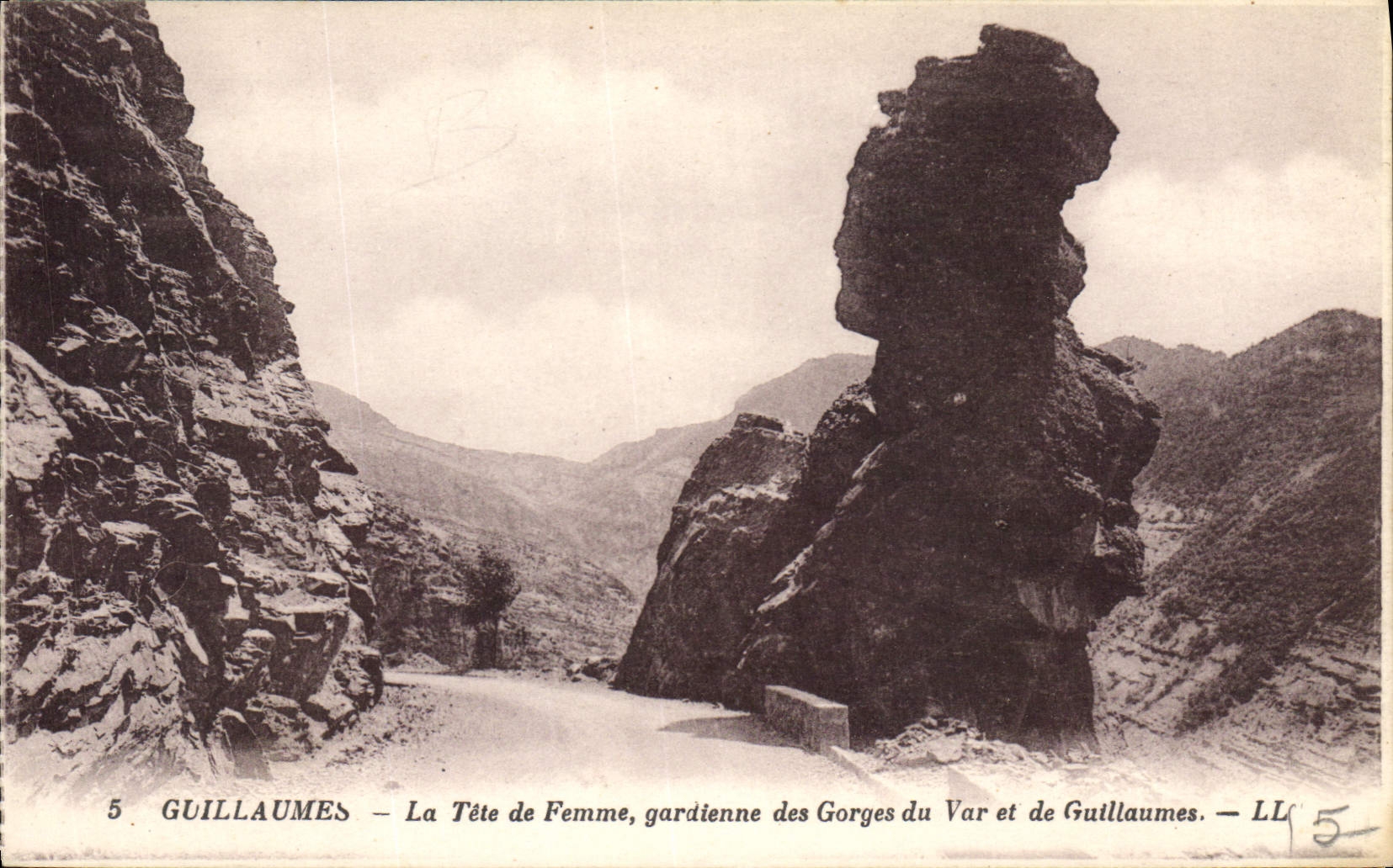 CPA Guillaumes la tete de Femme Gardienne des Gorges du Var et de Guillaumes