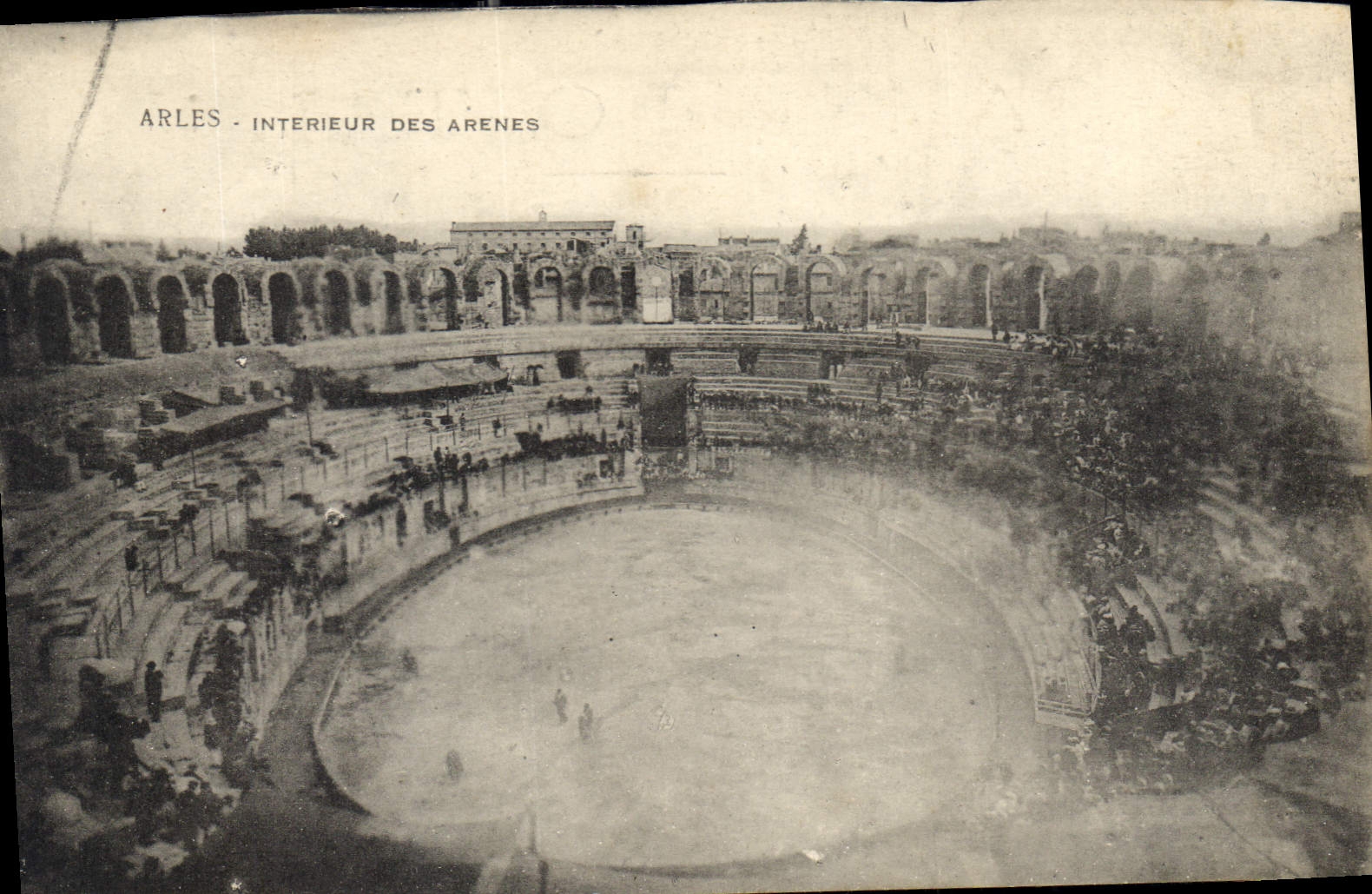 CPA Arles interieur des Arenes 