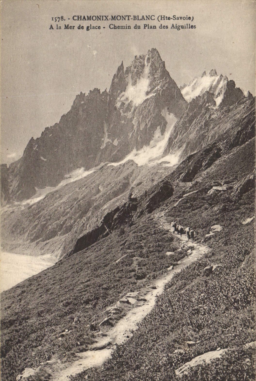 CPA Chamonix Mont Blanc Hte Savoie a la Mer de glace chemin du plan des Aiguilles 